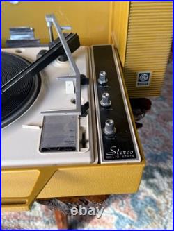 General Electric Wildcat Diamond Stylus Portable Player Turntable WORKING