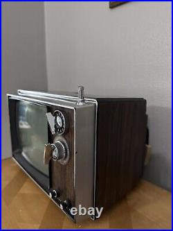 Motorola Vintage Portable TV XP2110KW 9 Solid State Electric Black And White