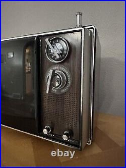 Motorola Vintage Portable TV XP2110KW 9 Solid State Electric Black And White