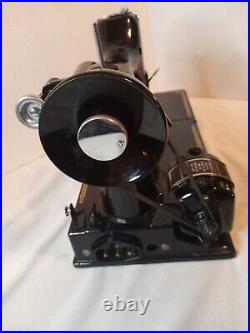 Vintage 1948 Singer Portable Electric Sewing Machine 221-1 Withextras