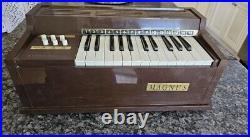 Vintage Magnus 300 Portable Electric Chord Organ w Built In Speaker Tested/Works