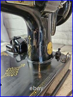 Vintage Singer 221-1 Featherweight Sewing Machine Portable Electric With Case