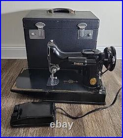 Vintage Singer Featherweight Portable Electric Sewing Machine 221-1 Case Pedal