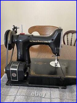 Vintage Singer Portable Electric Sewing Machine Featherweight 221-1